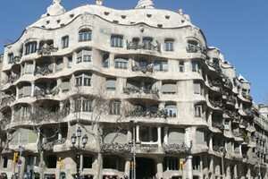 La Pedrera - Front View Photo, Barcelona, Spain 