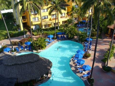 Plaza Pelicanos Pool Photo - Plaza Pelicanos Grand Beach Resort, Puerto Vallarta, Mexico 