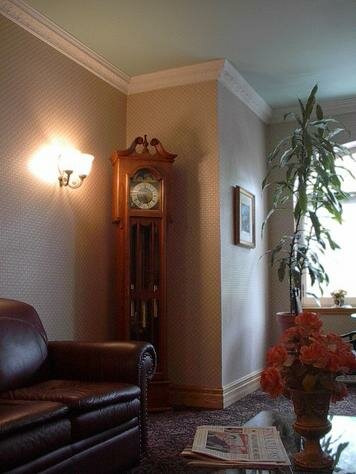 Grandfather clock in the lobby Photo - Chateau Bellevue, Quebec City, Quebec 