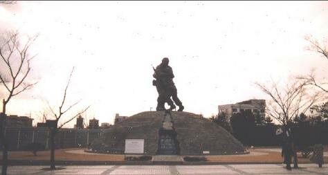 Statue of the Two Brothers Photo - War Memorial, Panmunjom, South Korea 