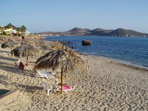 ·Palapas in the sand Photo - San Carlos Plaza Hotel and Resort, San Carlos, Mexico 