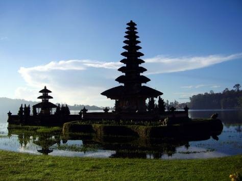 Temple in the lake Photo - Pura Ulun Danu Batur, Bali, Indonesia 