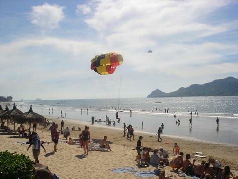 Parasailing Photo - El Cid El Moro Beach Hotel, Mazatlan, Mexico 